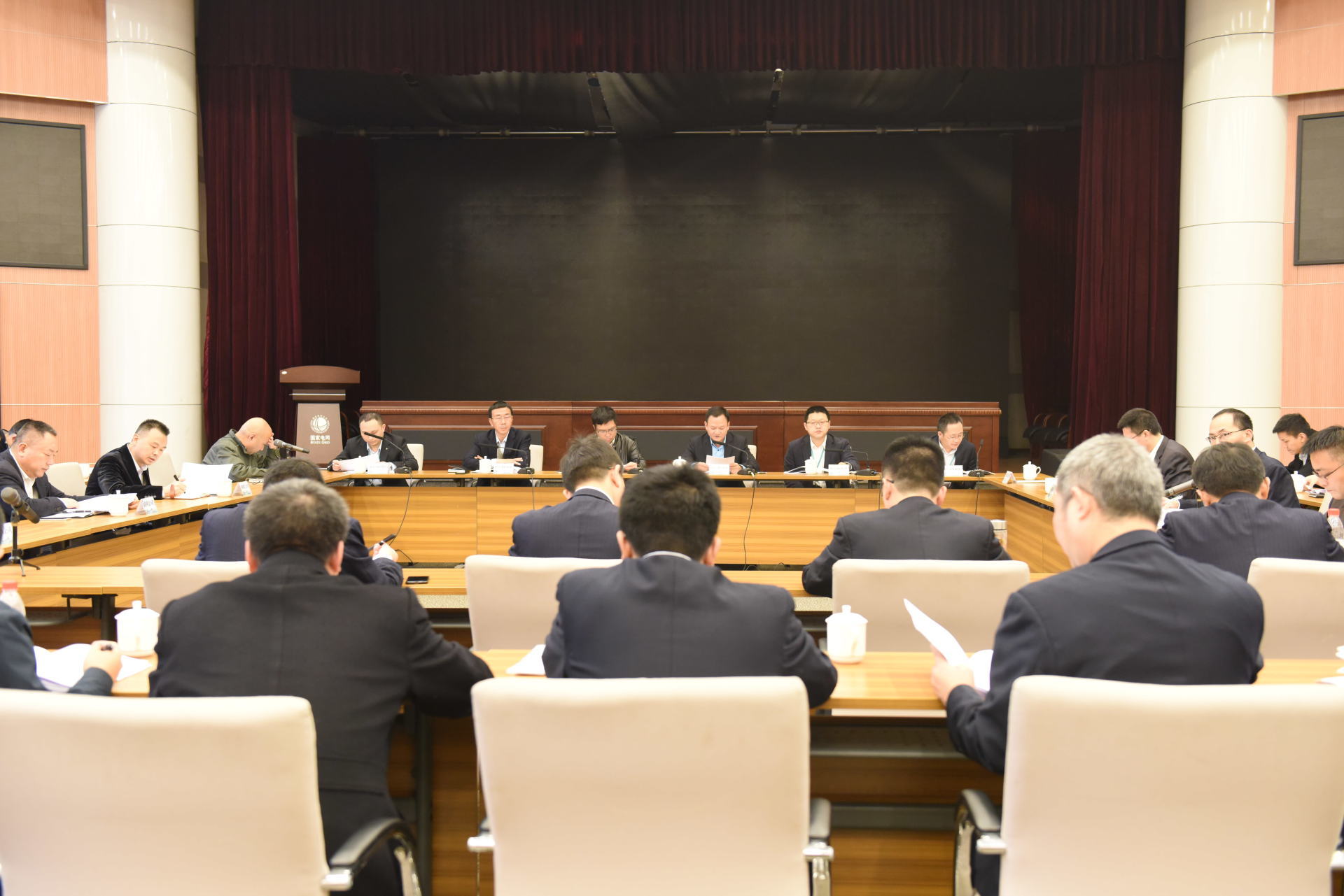 江北(běi)供電(diàn)全力打好(hǎo)觸電(diàn)壓降工(gōng)作(zuò)攻堅戰